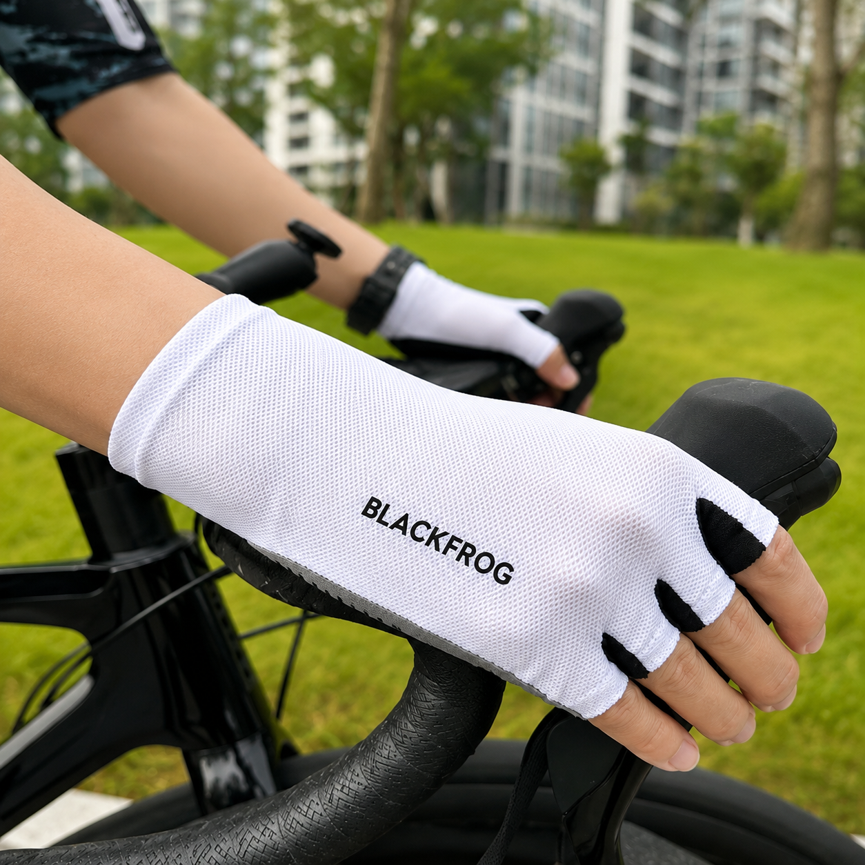 Breathable Half-Finger Cycling Gloves - Image 8