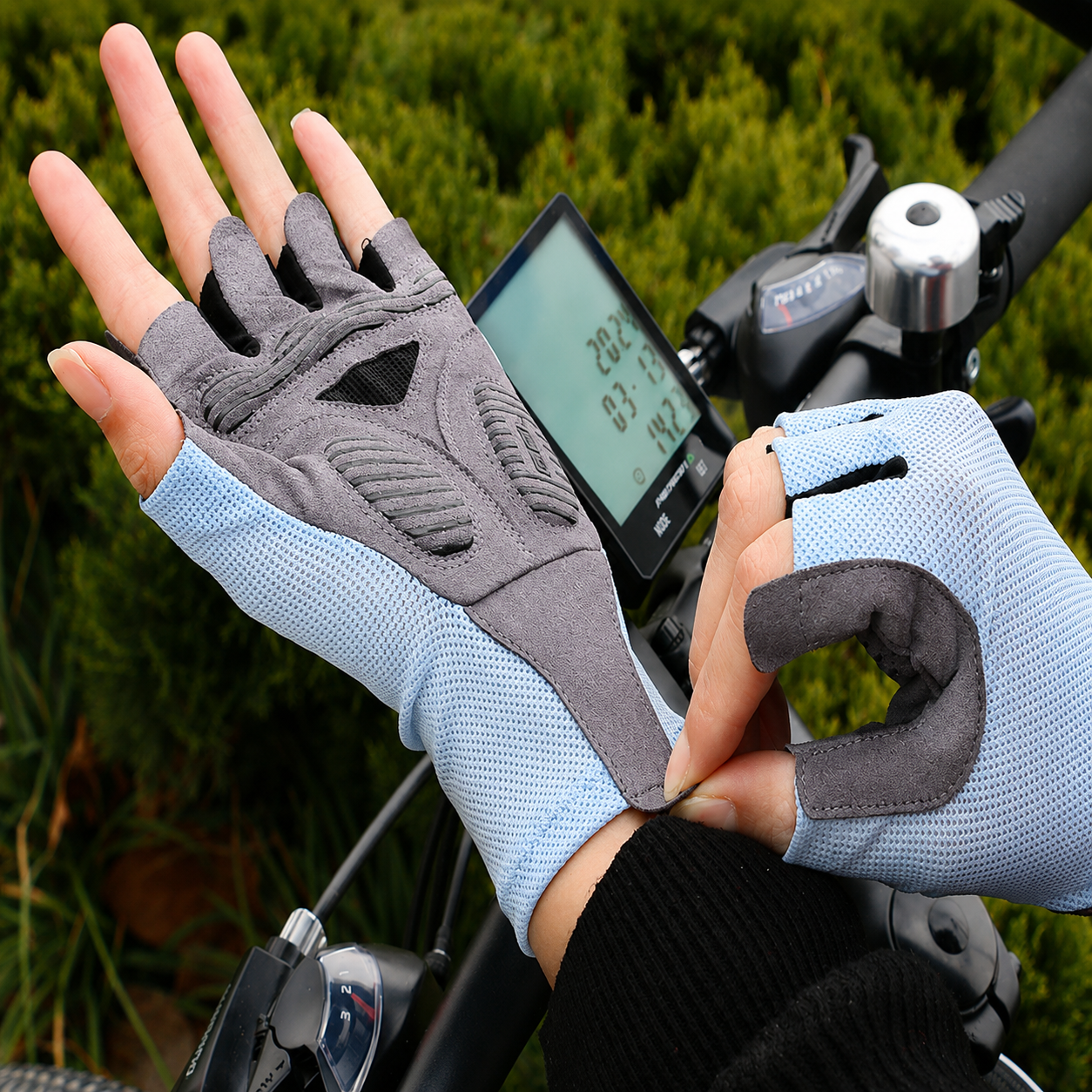 Breathable Half-Finger Cycling Gloves - Image 9
